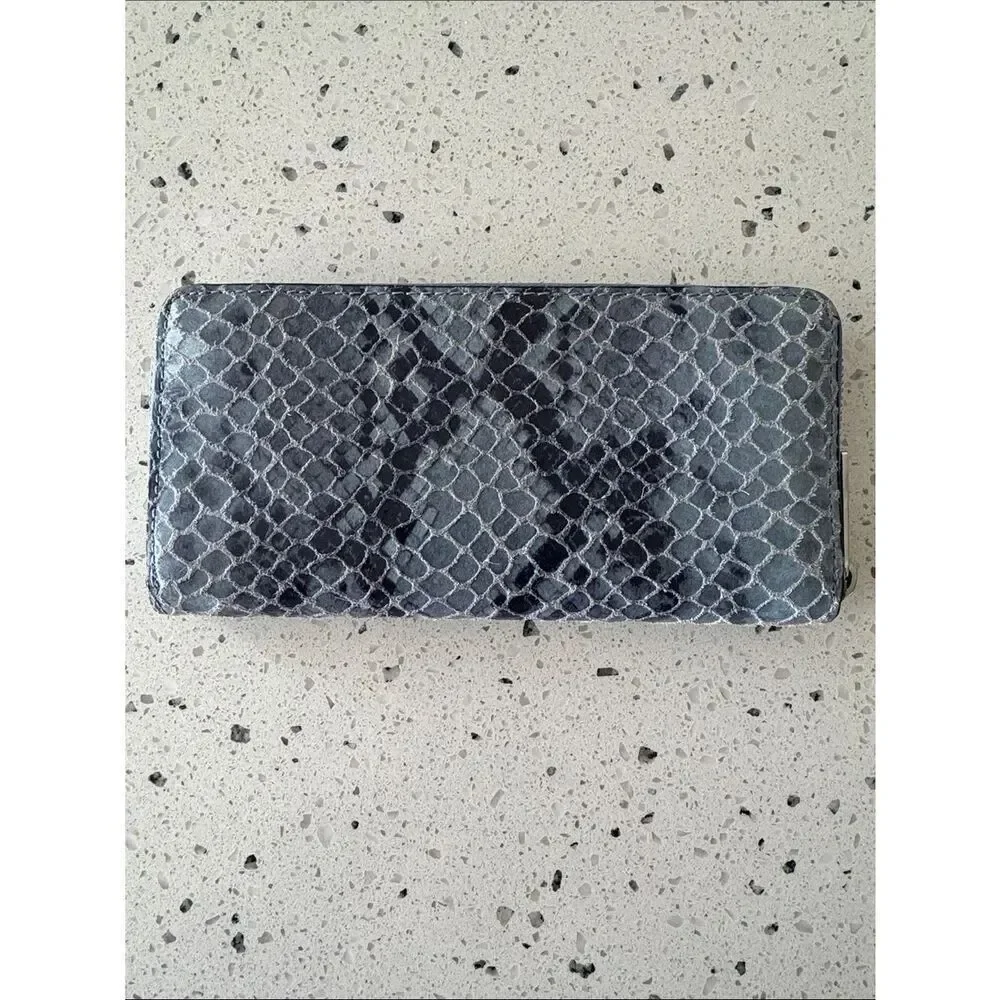 Michael Kors Blue Leather Snake-Print Zip Around Wallet Clutch Classic Chic EUC